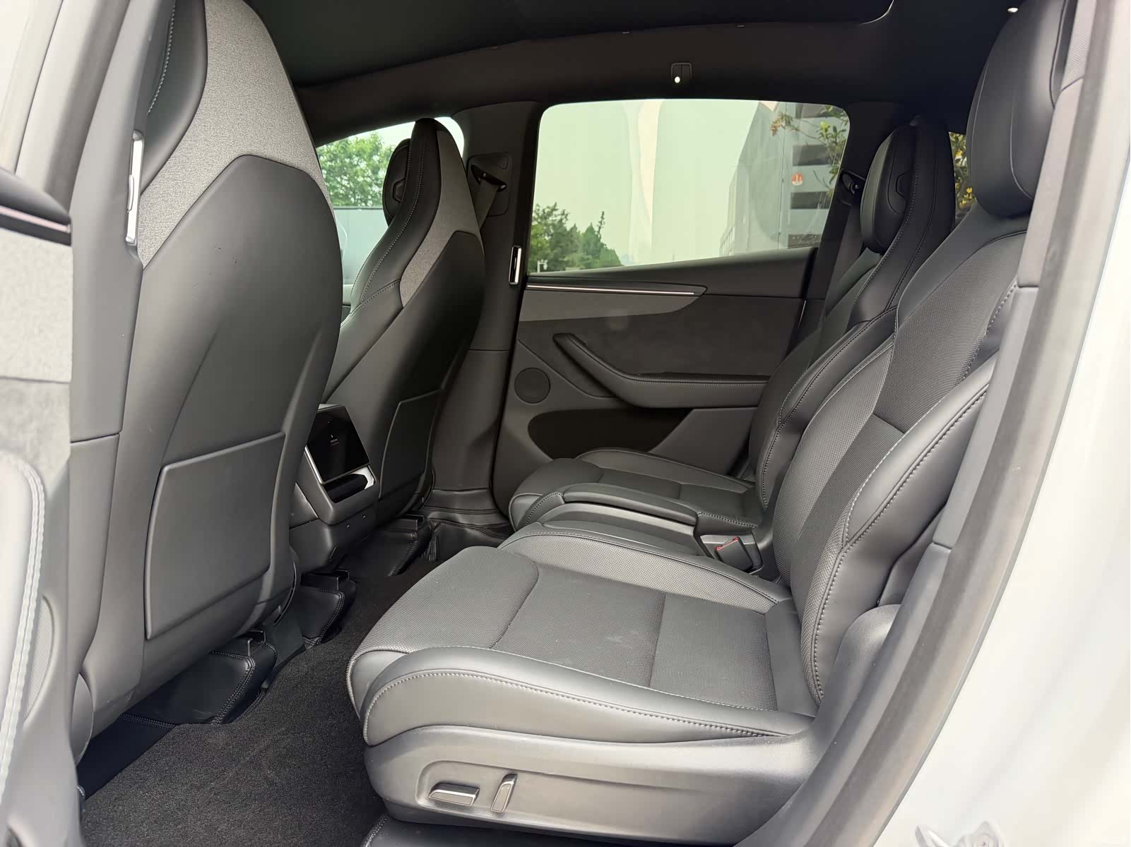 Tesla Model Y, 2025 все фото