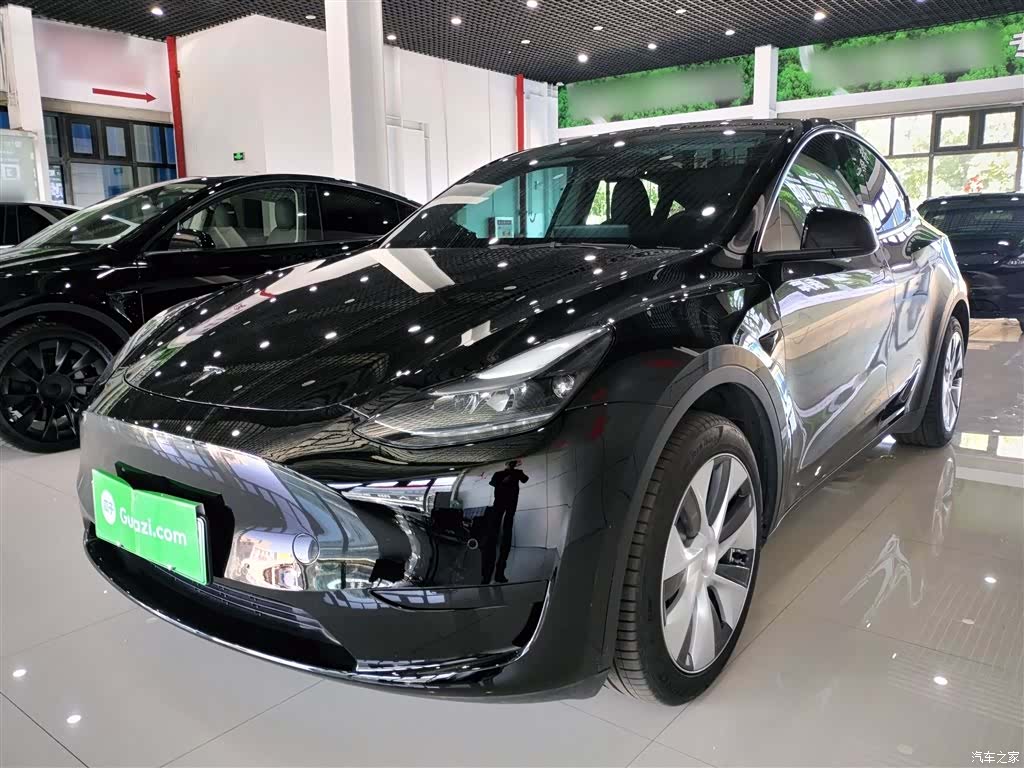 Tesla Model Y, 2023 1
