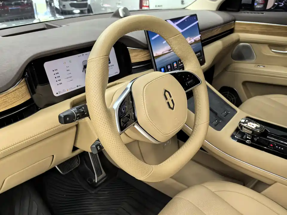 AITO Ask the world M7