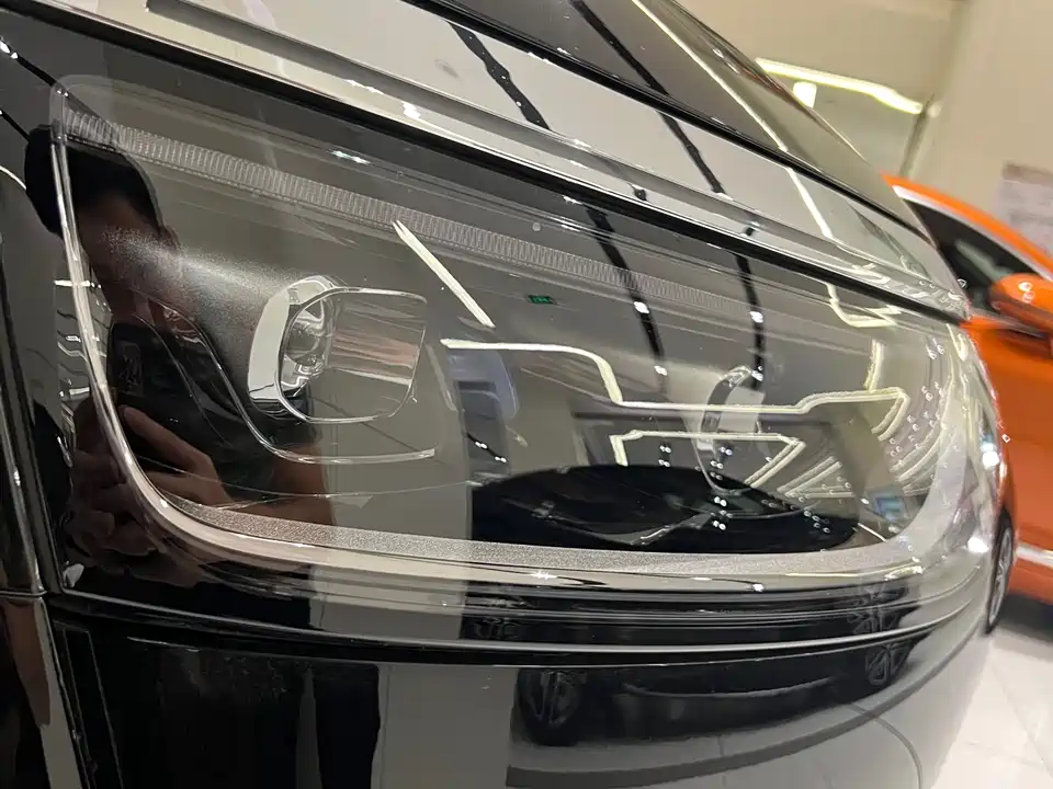 AITO Ask the world M8