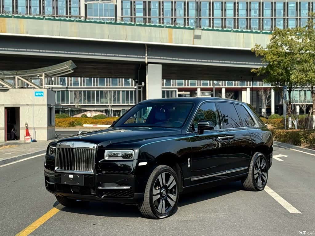 Rolls-Royce Cullinan, 2023 1