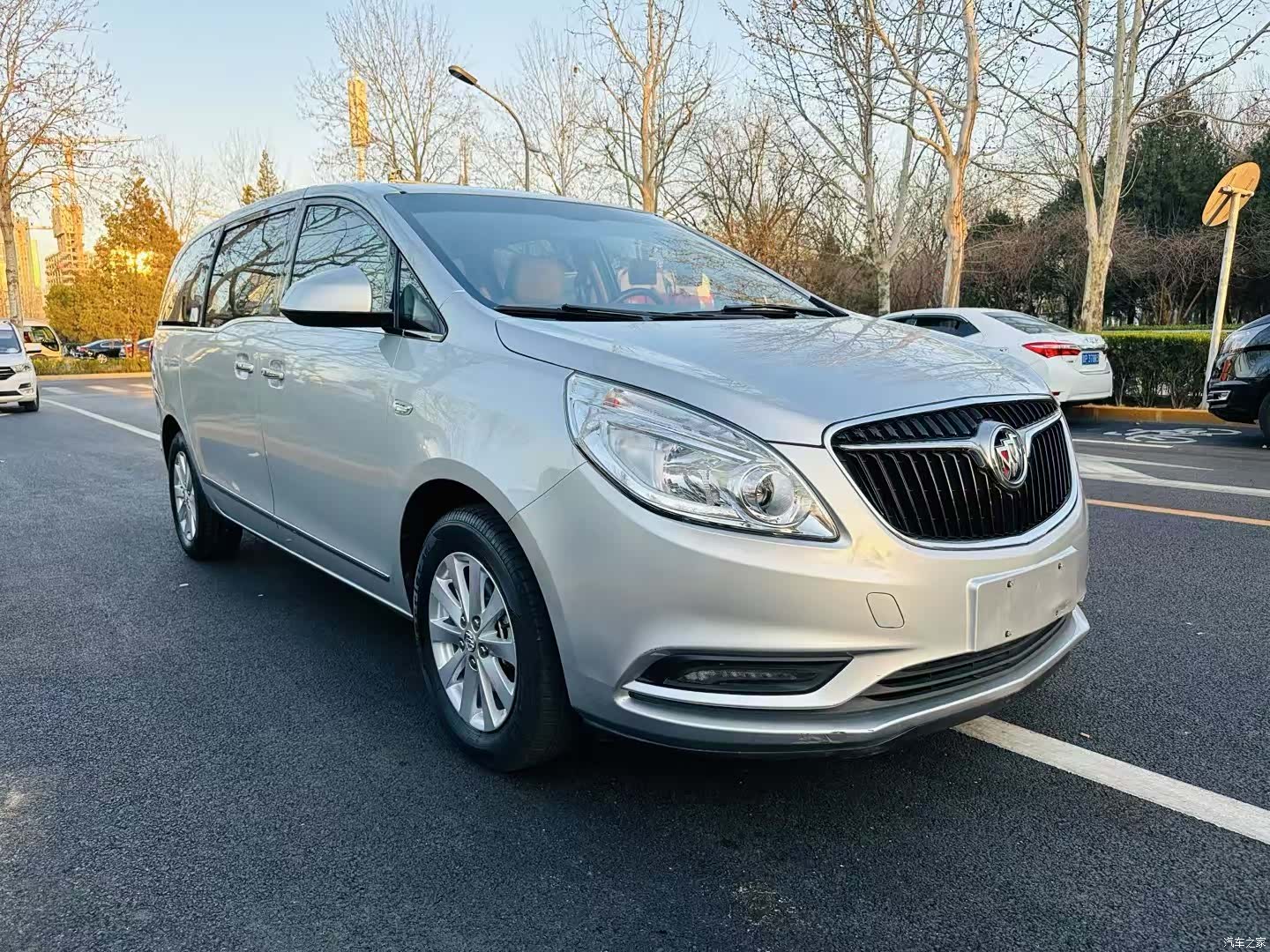 Buick GL8, 2019 3