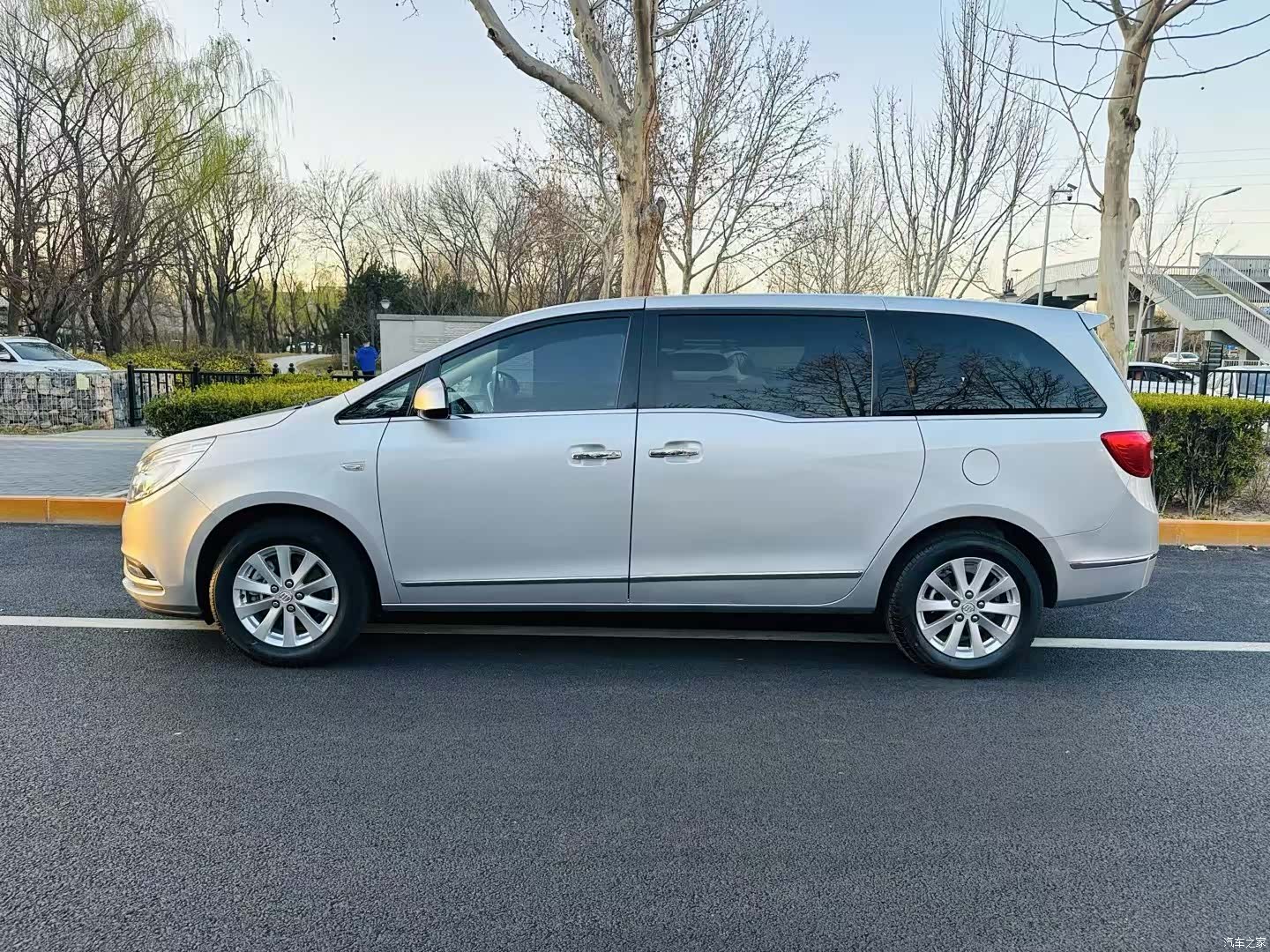 Buick GL8, 2019 4