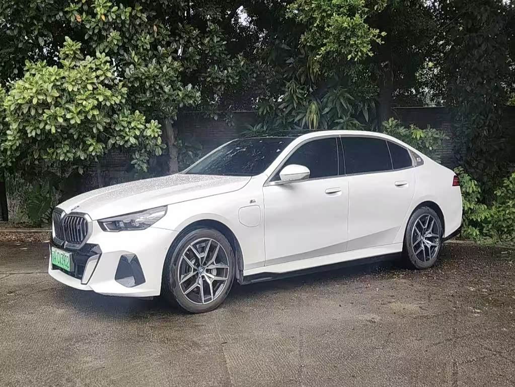 BMW i5