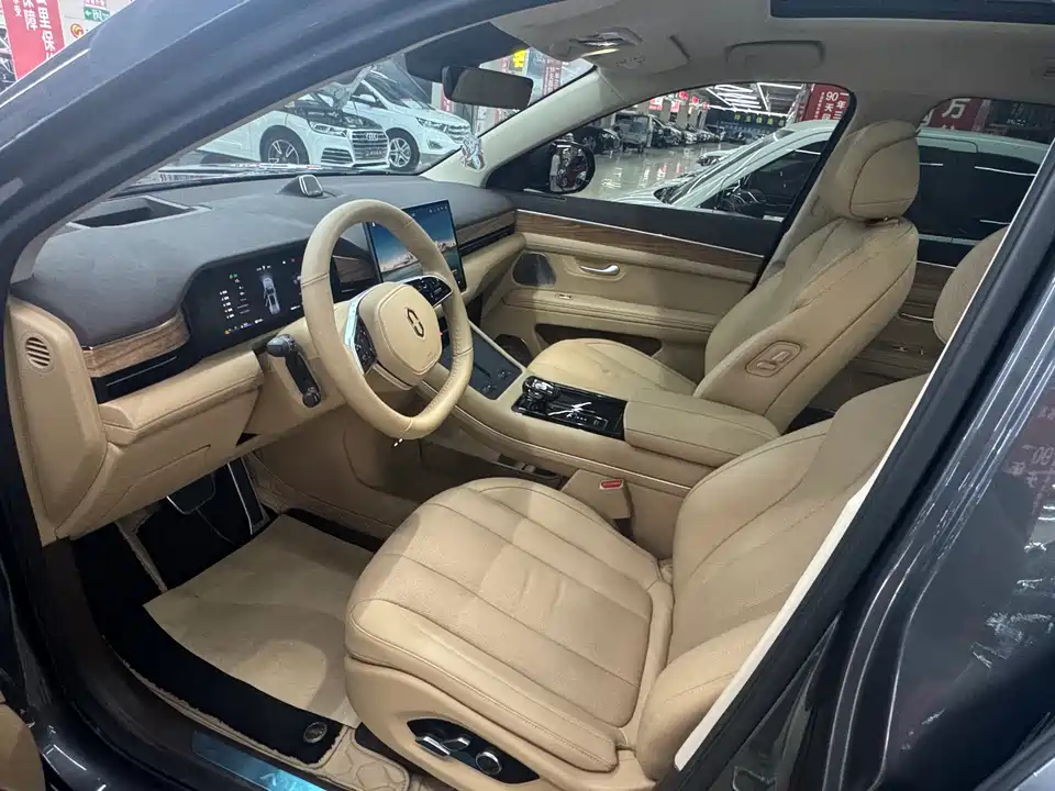 AITO Ask the world M7