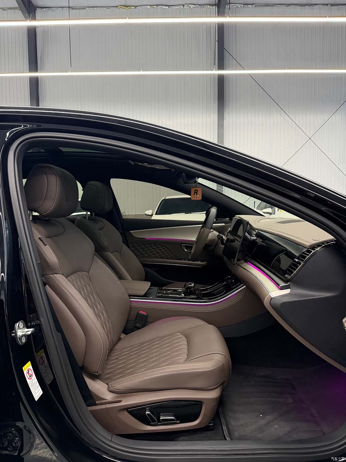 BYD Han, 2023 10