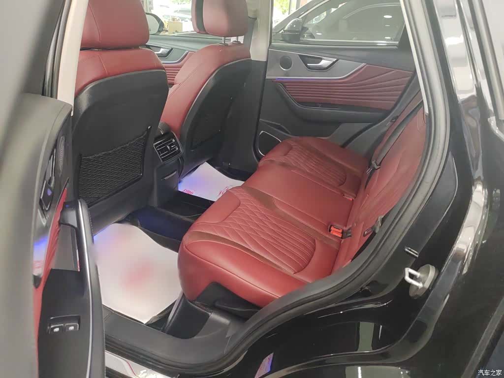 Hongqi HS5, 2024 10