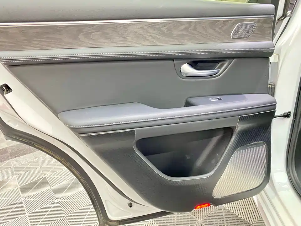 AITO Ask the world M5