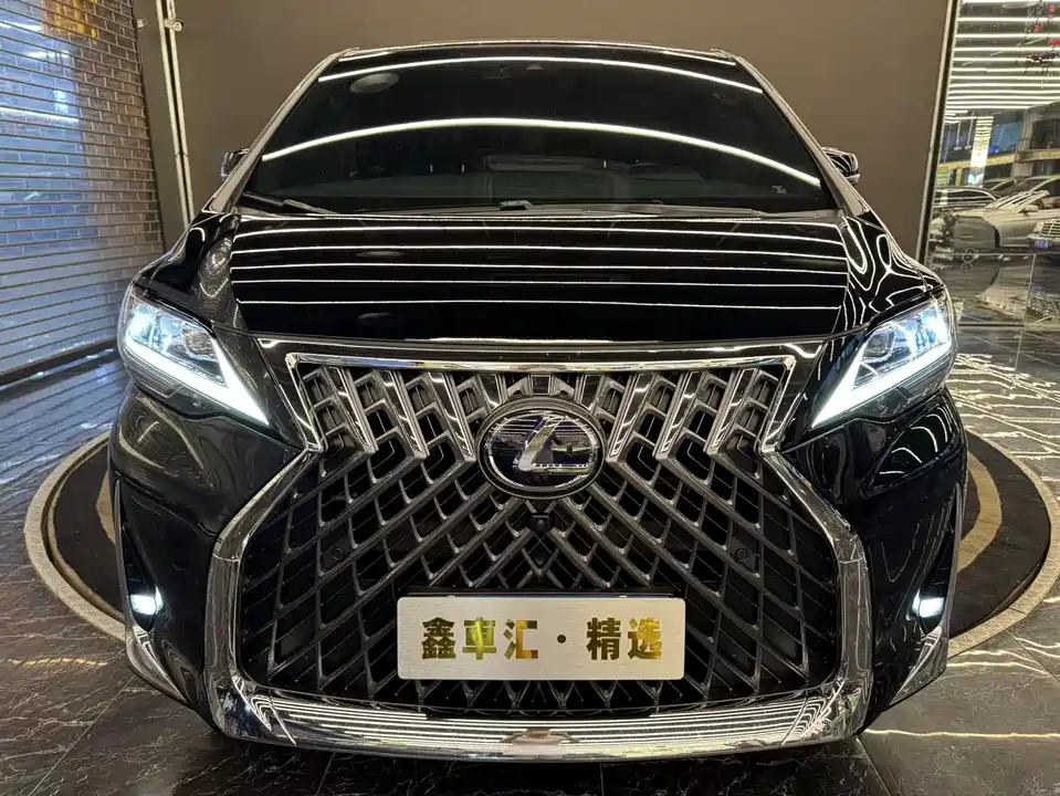 Lexus LM