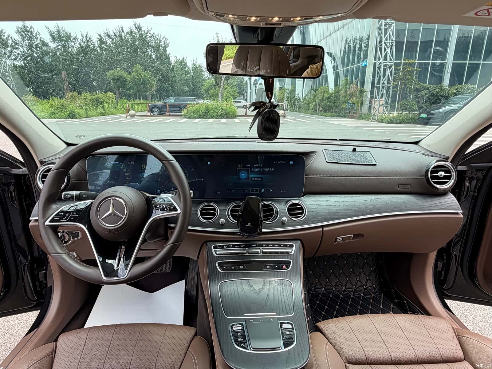 Mercedes-Benz E-Class, 2023 14