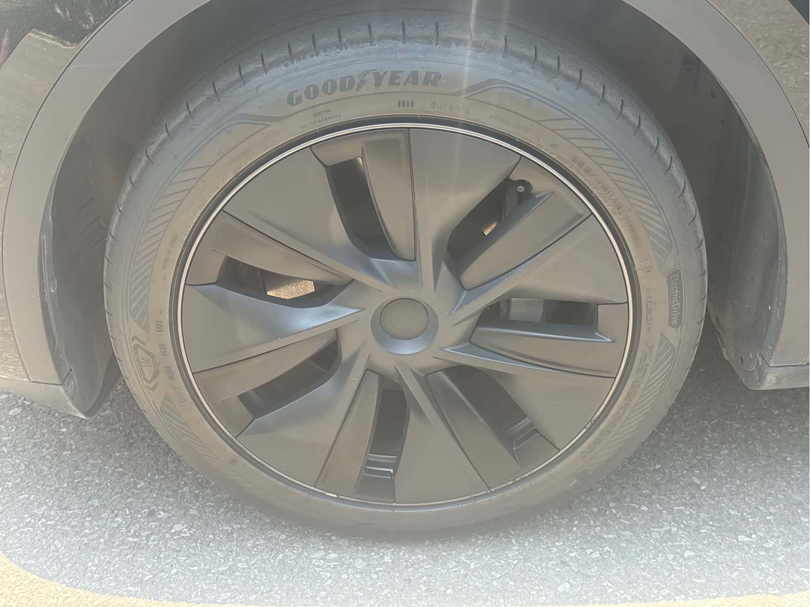 Tesla Model Y, 2023 27