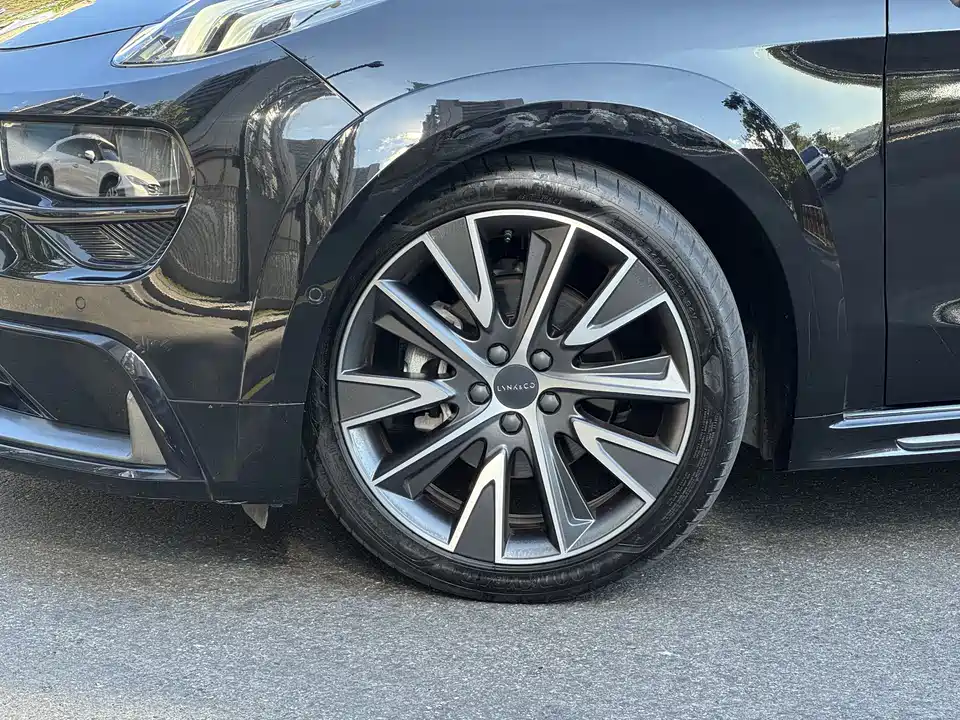 Lynk & Co 02 Hatchback