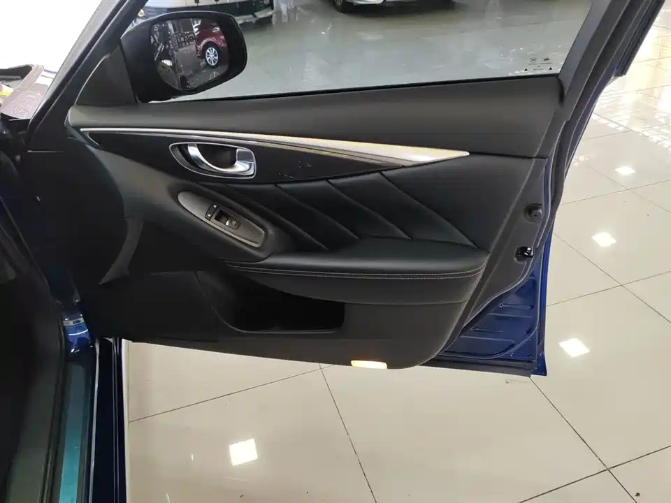 Infiniti Q50L