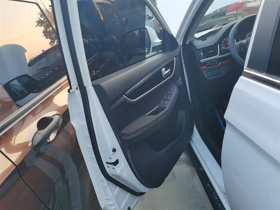 Forthing Popular T5 Forthing Popular T5