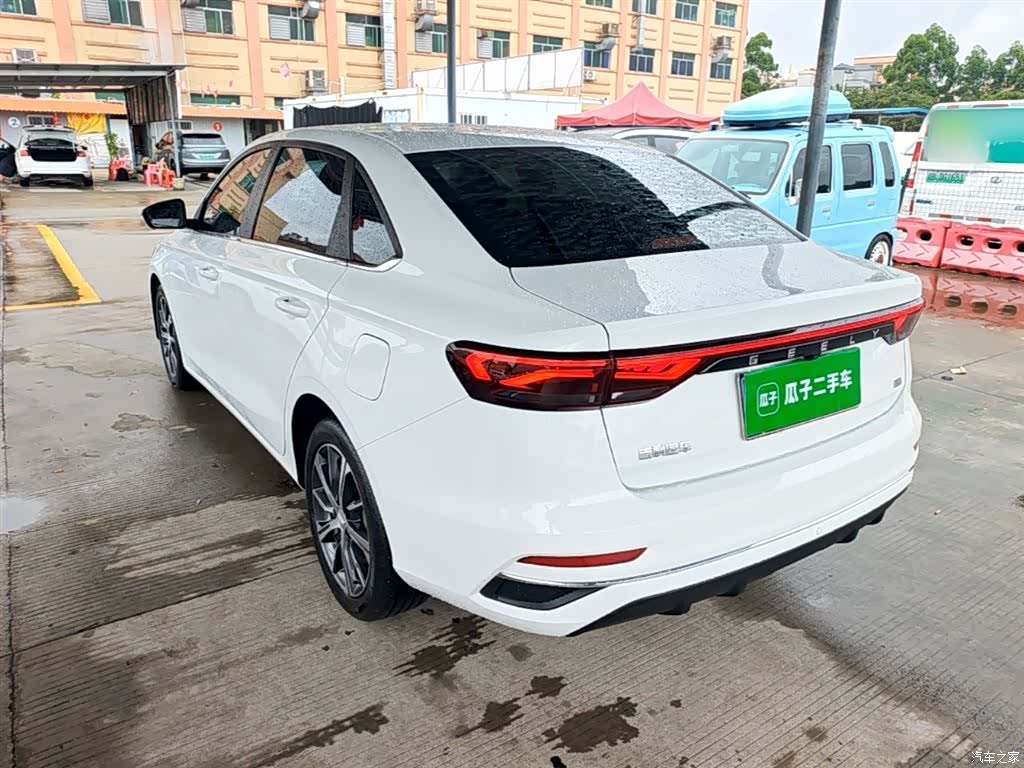 Geely Emgrand, 2022 все фото