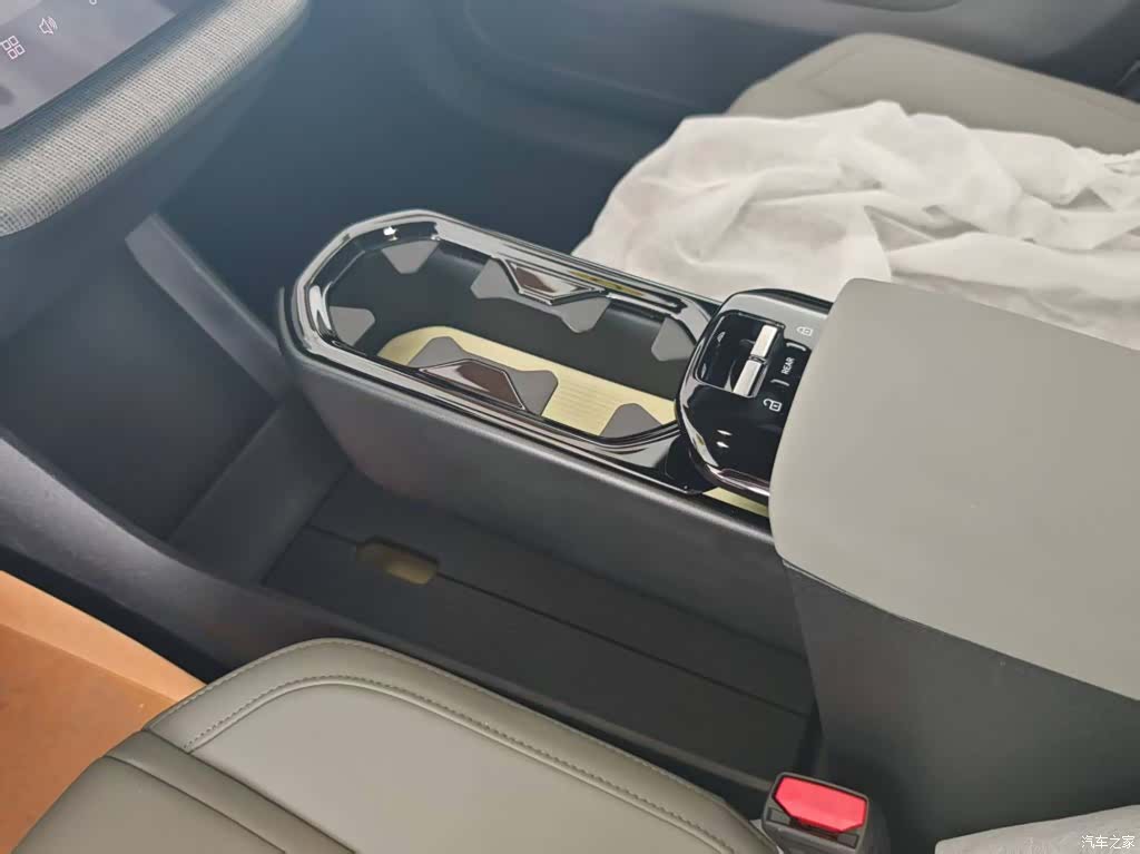 Volvo EX30, 2026 16