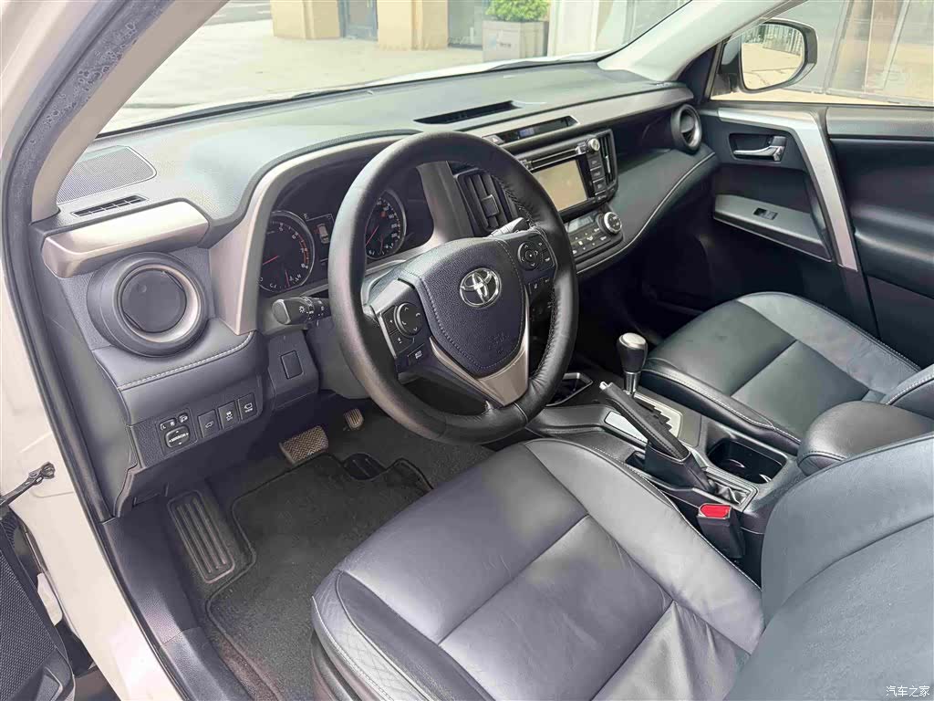 Toyota RAV4, 2016 11