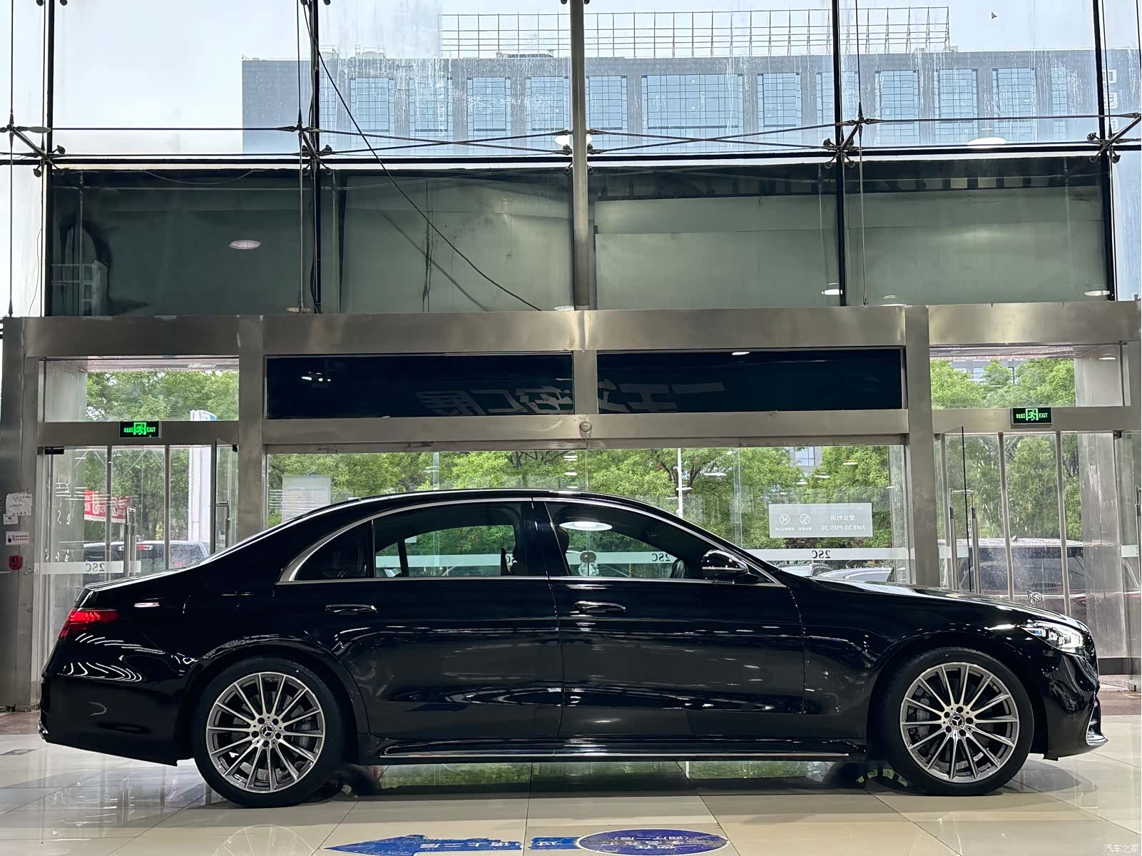Mercedes-Benz S-Class, 2024 4