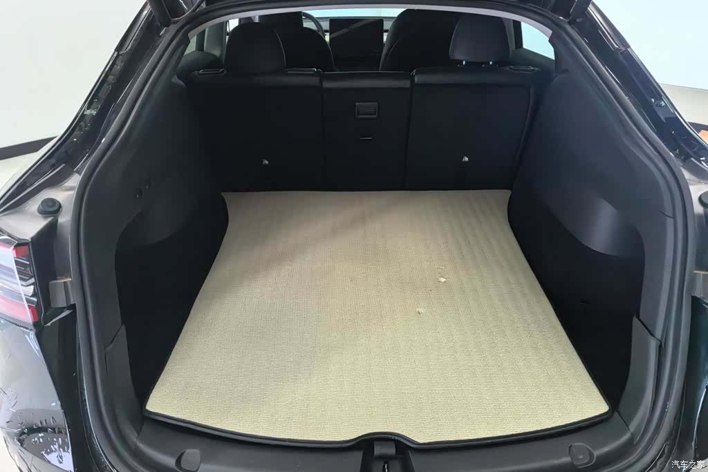 Tesla Model Y, 2022 4