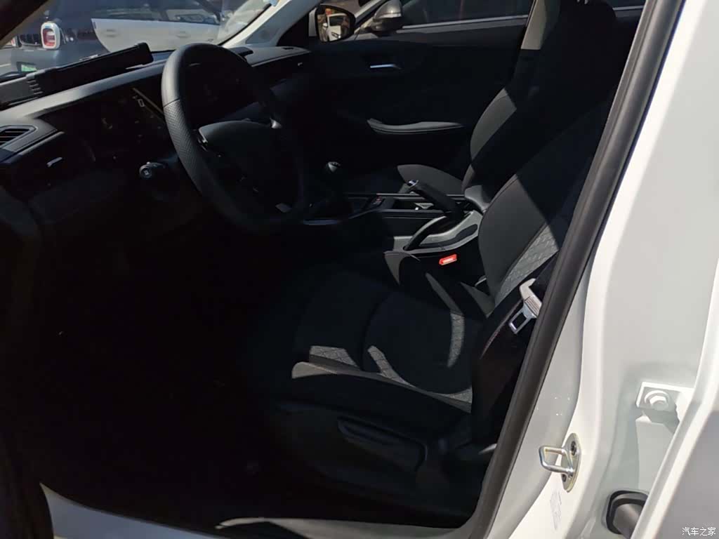 Roewe i5, 2025 8