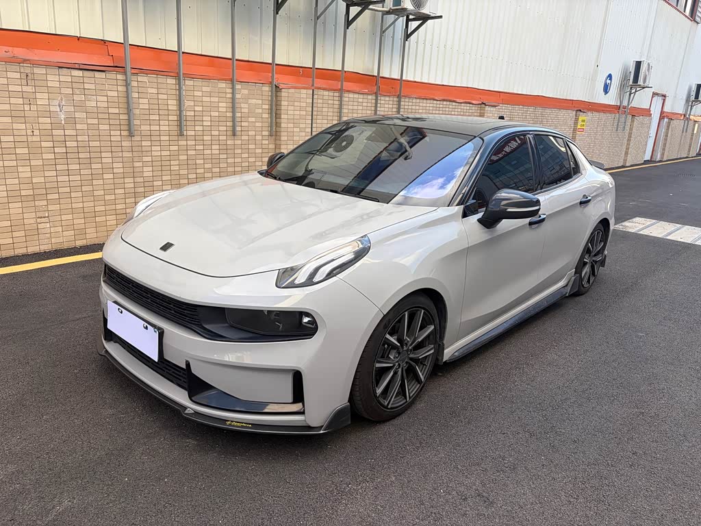 Lynk & Co 03