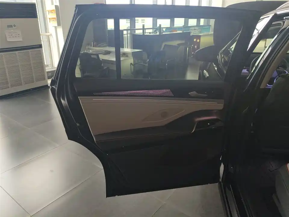 Volkswagen ID.6 CROZZ