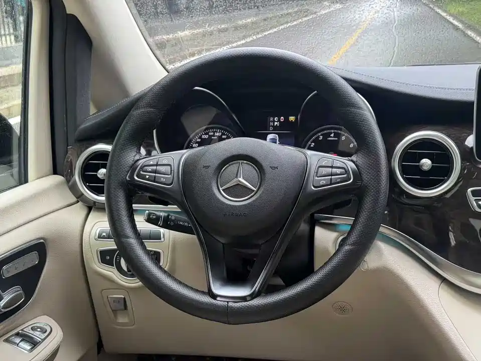 Mercedes-Benz V-class