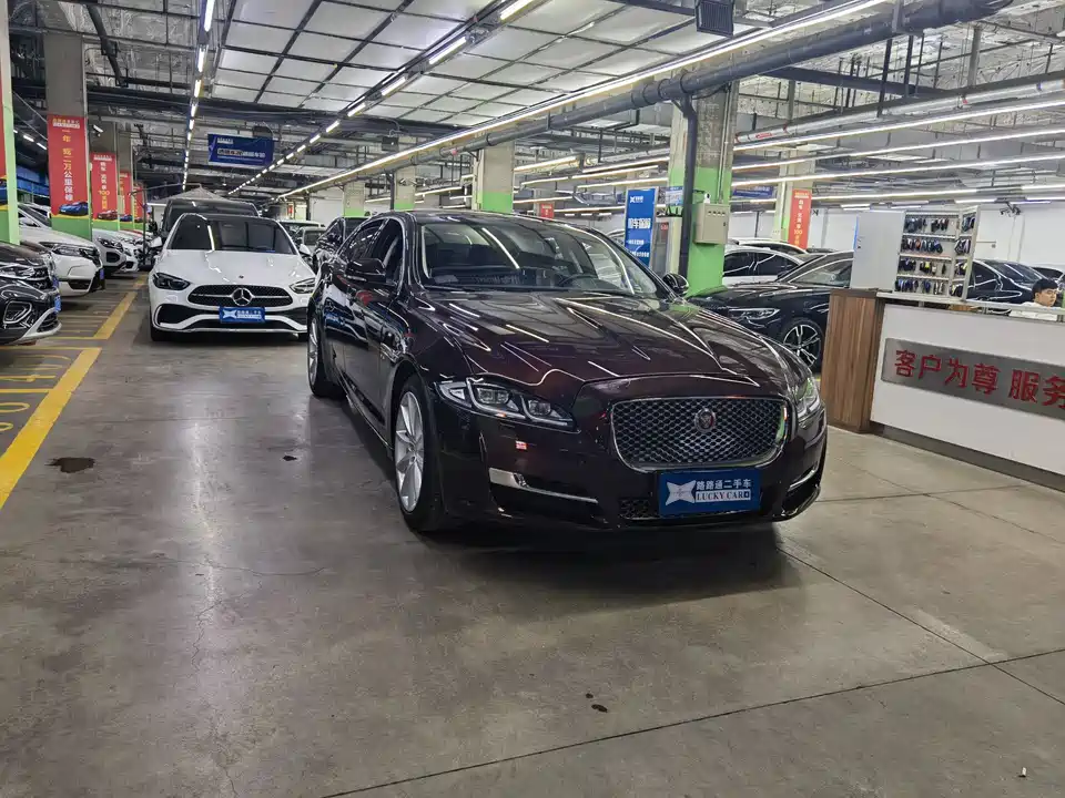 Jaguar XJ