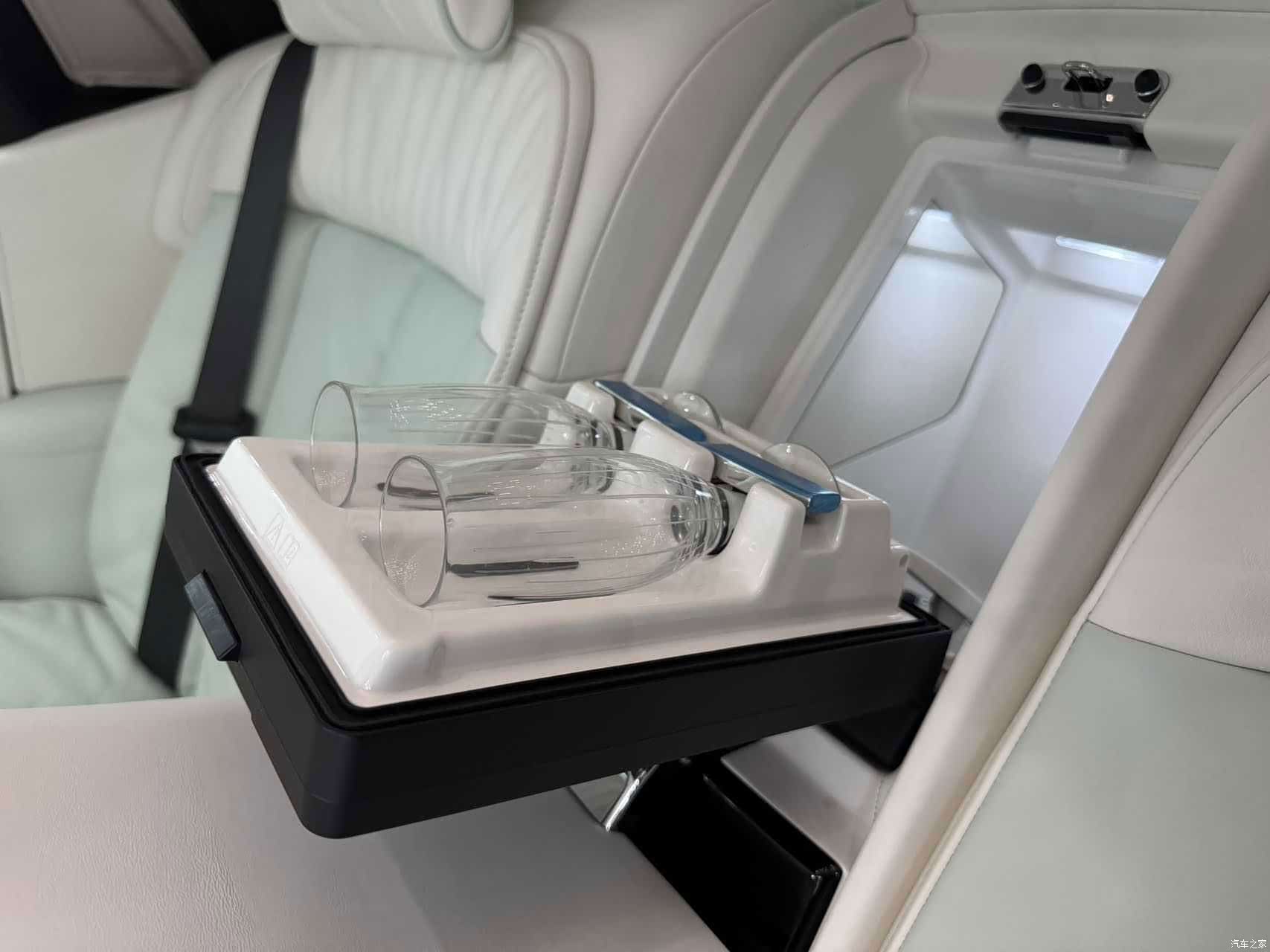 Rolls-Royce Phantom, 2024 28
