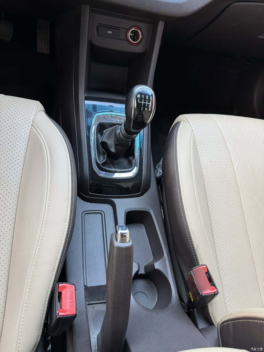 Wuling 310W, 2017 13