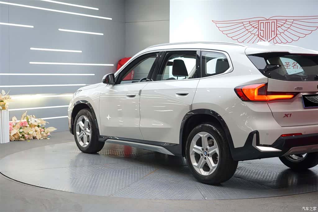 BMW X1, 2025 все фото