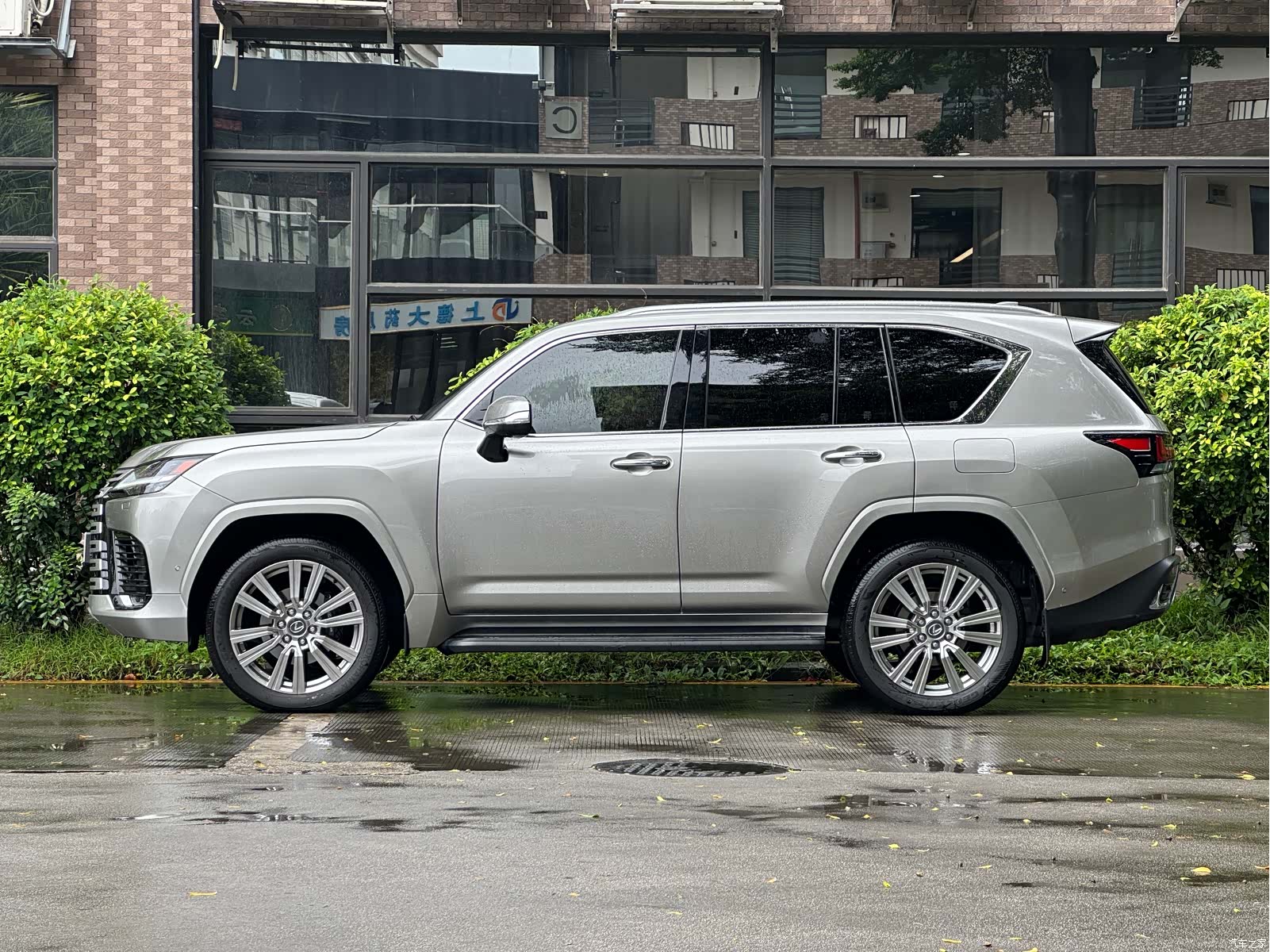 Lexus LX, 2026 2