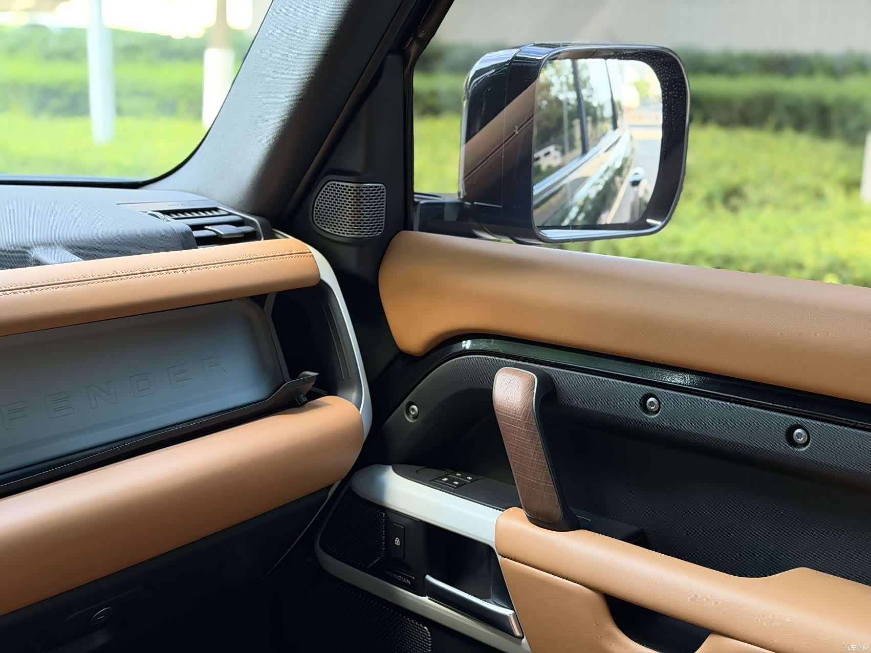 Land Rover Defender, 2024 11
