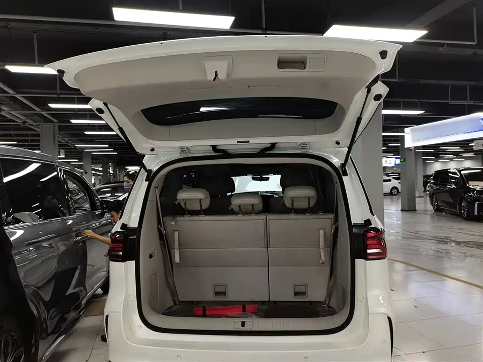 Roewe iMAX8