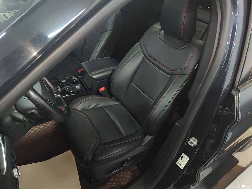 Ford Explorer, 2022 11