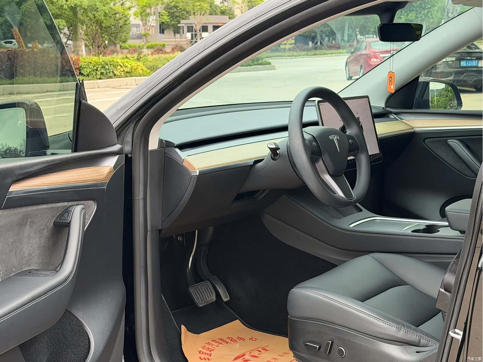 Tesla Model Y, 2023 4
