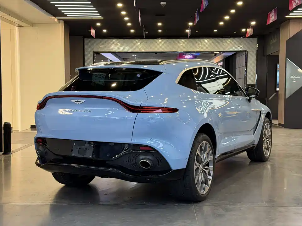 Aston Martin DBX