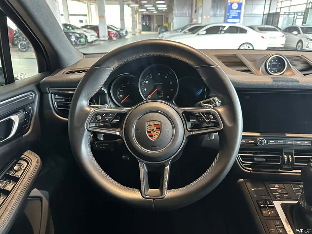 Porsche Macan, 2021 3