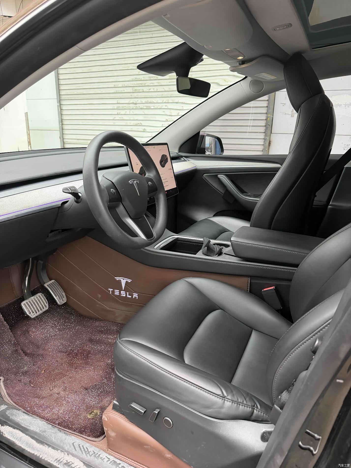 Tesla Model Y, 2023 4