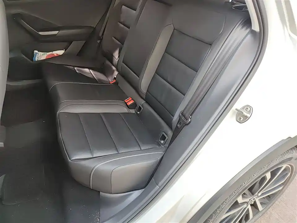 Volkswagen T-ROC exploring Songs