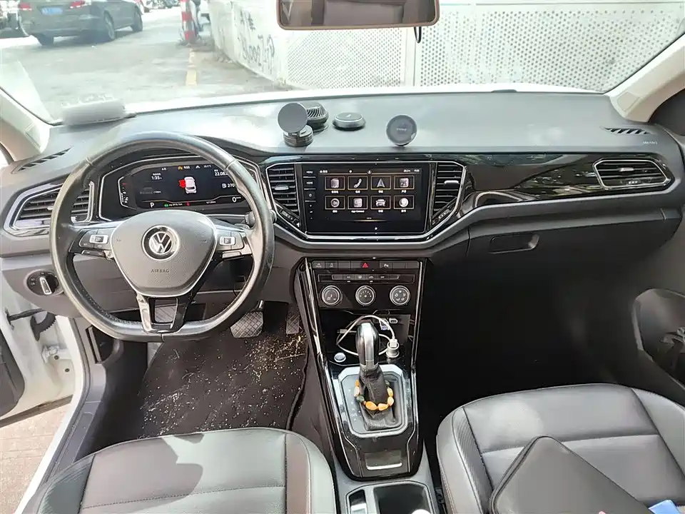 Volkswagen T-ROC exploring Songs