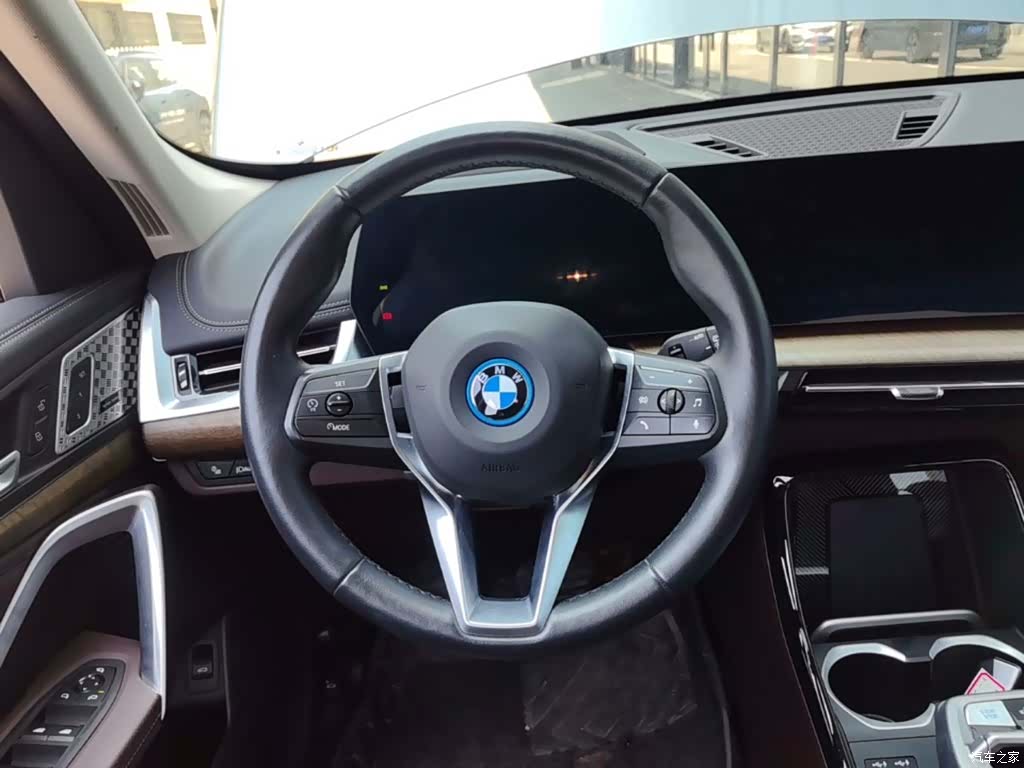 BMW iX1, 2023 17