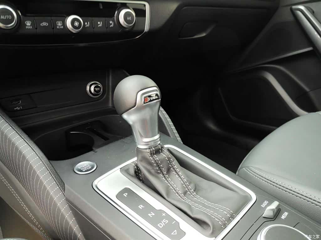 Audi Q2L, 2024 12