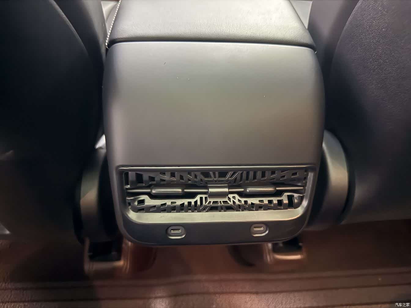 Tesla Model Y, 2024 9