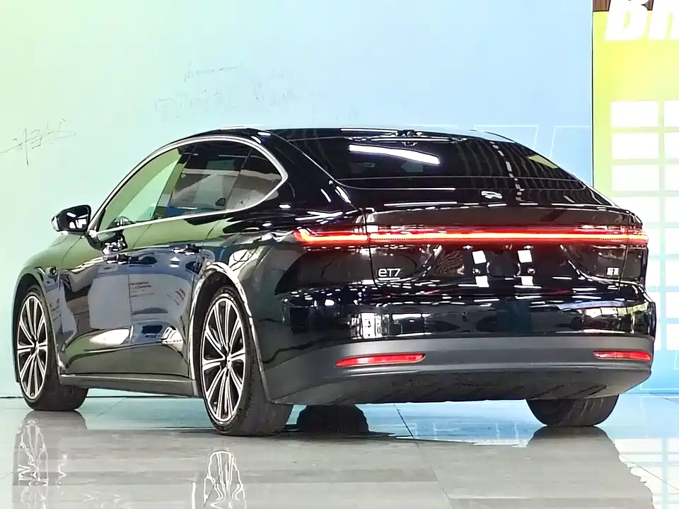 NIO ET7