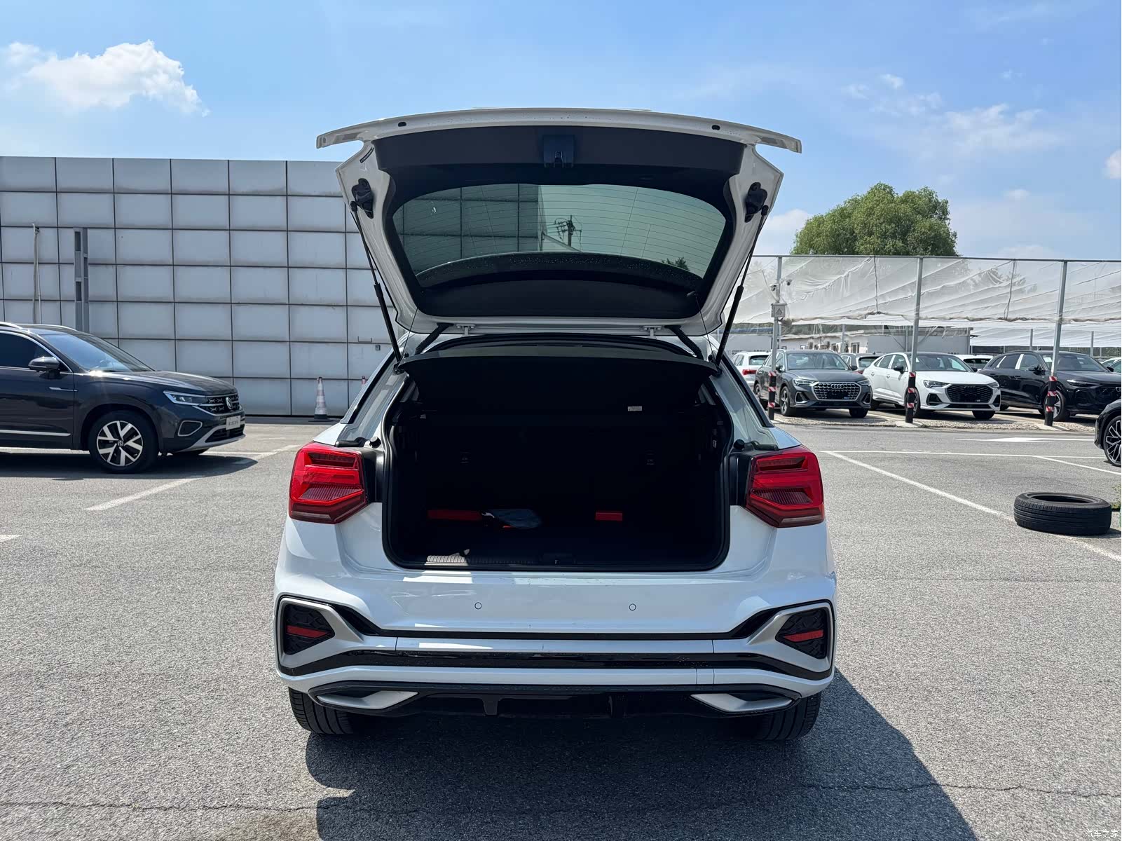 Audi Q2L, 2024 7