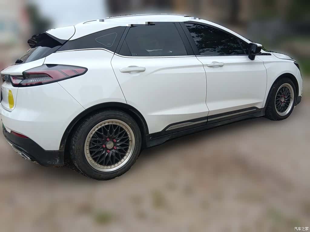 Geely Emgrand, 2022 все фото