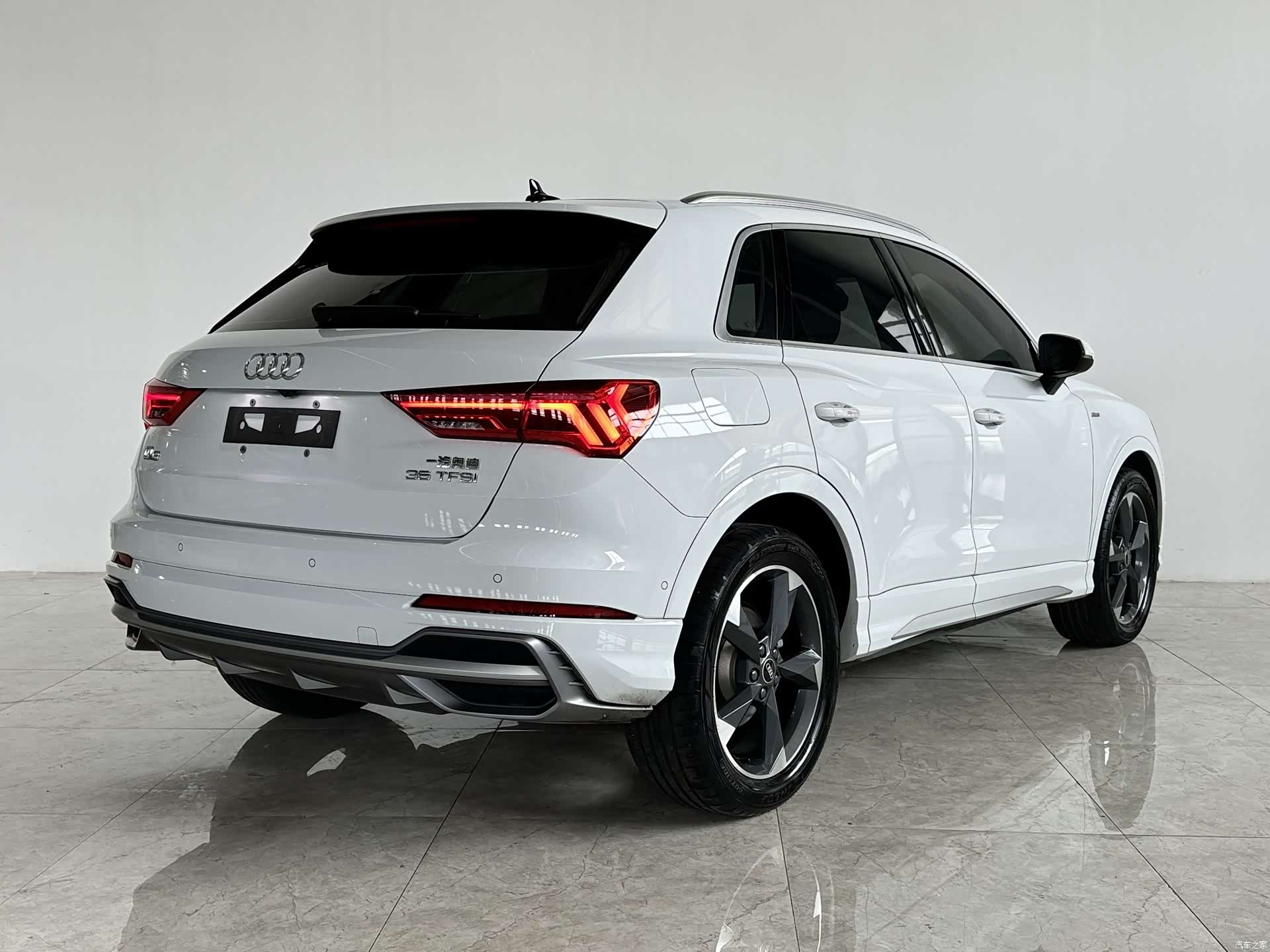 Audi Q3, 2022 4