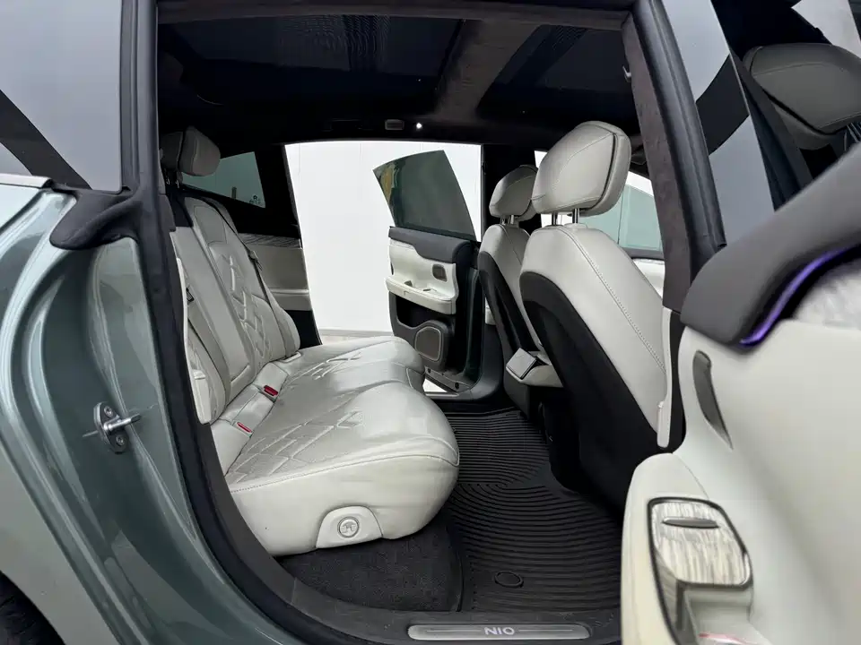 NIO ET7