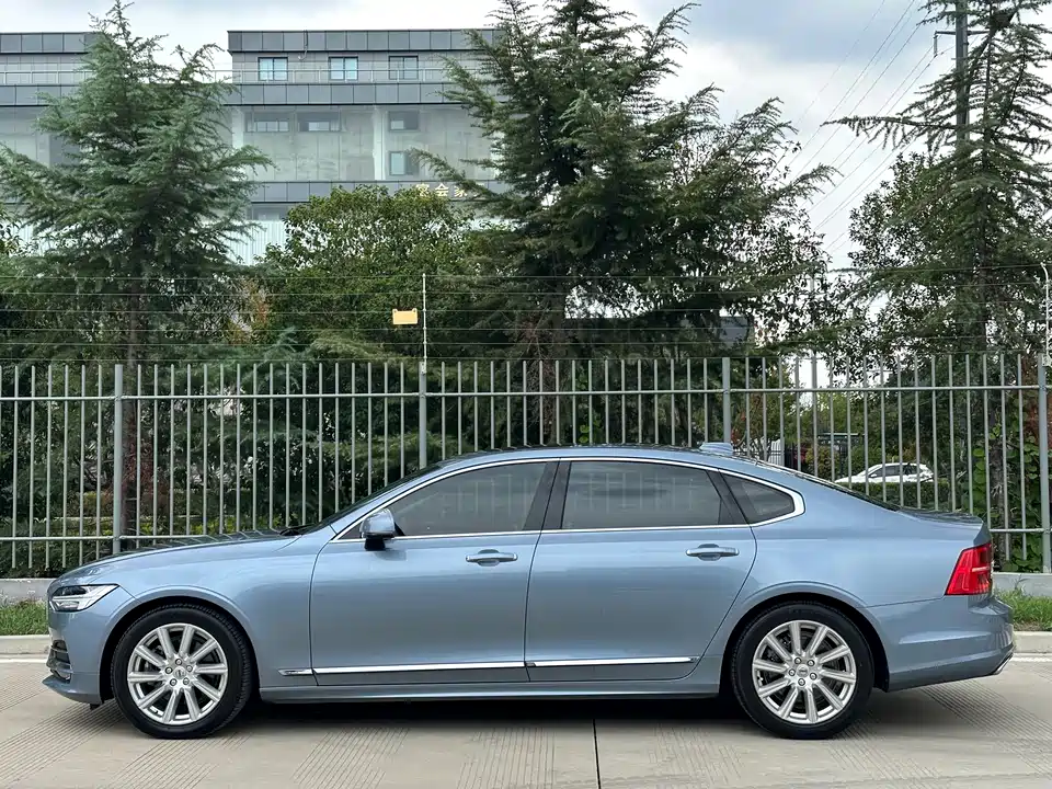 Volvo S90